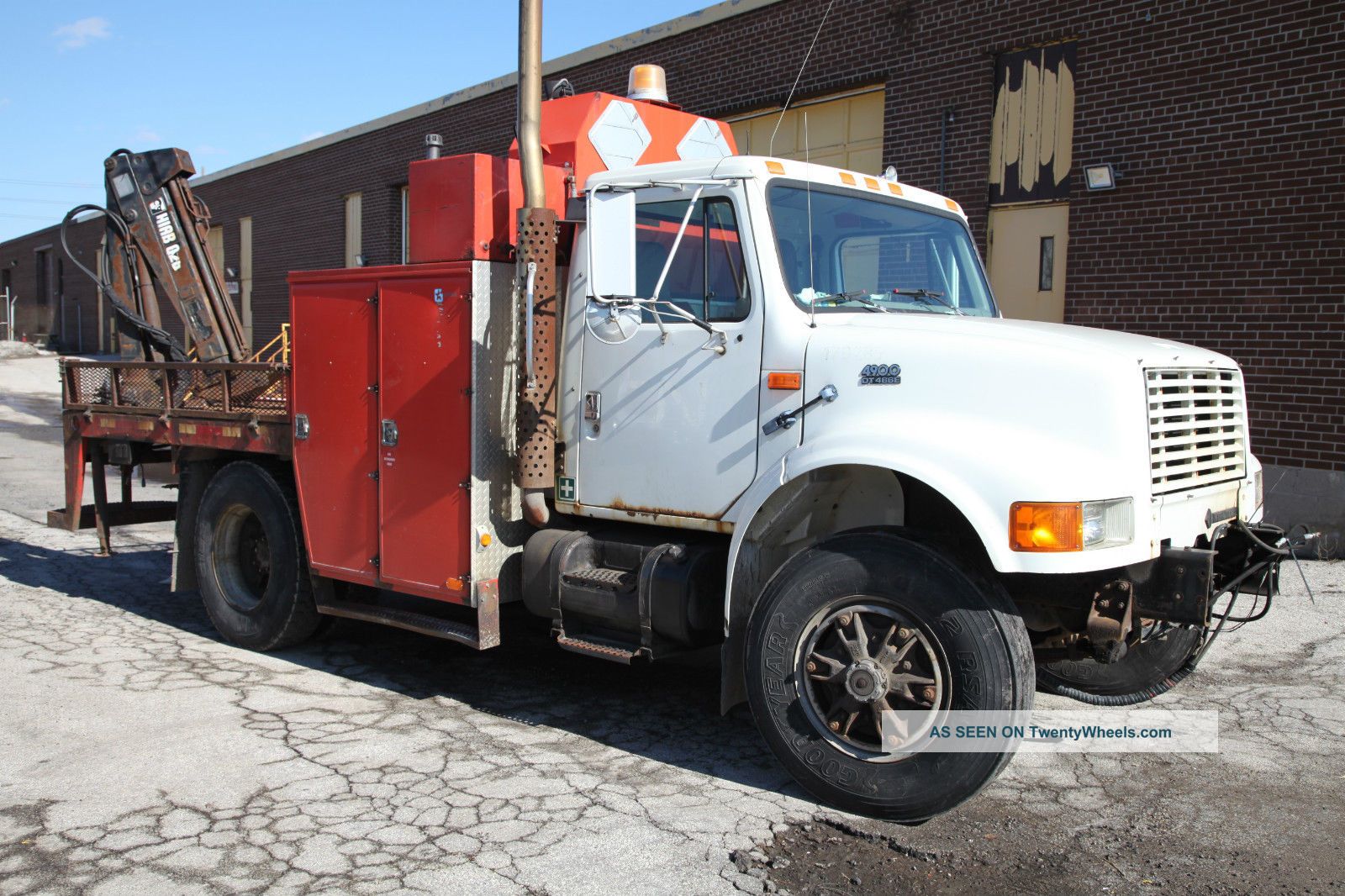 2000 International 4900 Utility / Service Trucks photo