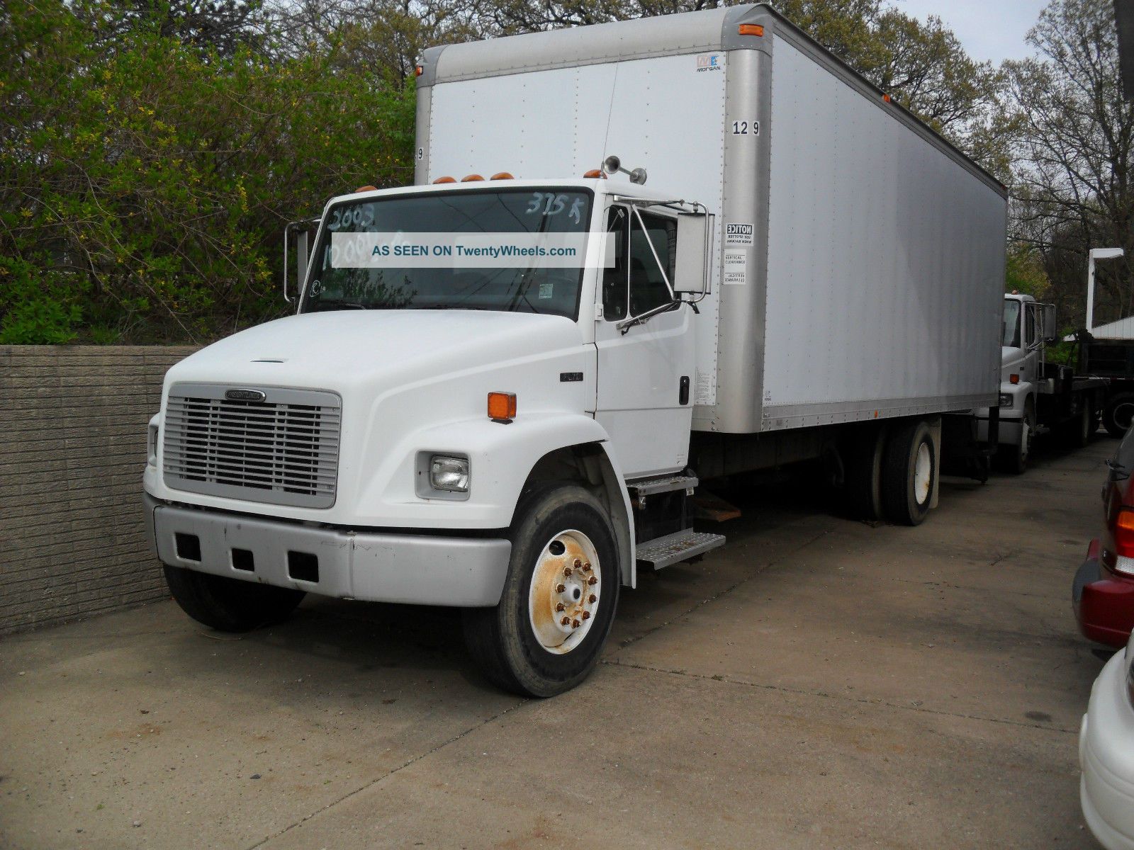 2003 Freightliner Fl70 Box Trucks / Cube Vans photo