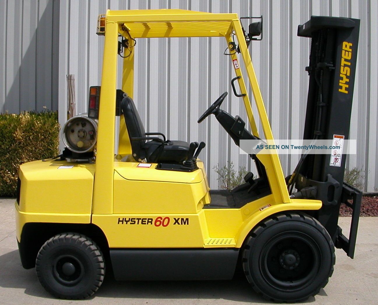 Hyster Model H60xm (2002) 6000lbs Capacity Dual Fuel Pneumatic Tire Forklift Forklifts photo