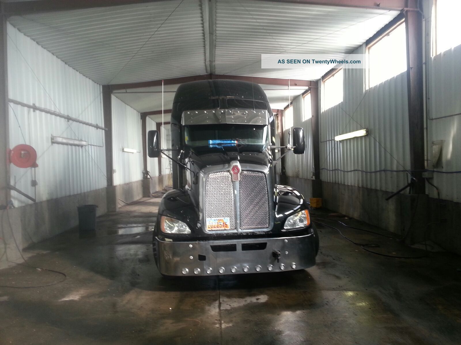 2010 Kenworth T660 Sleeper Semi Trucks photo