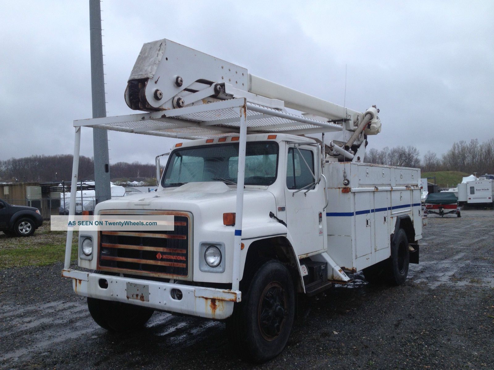 1988 International S1954 Financing Available Bucket / Boom Trucks photo