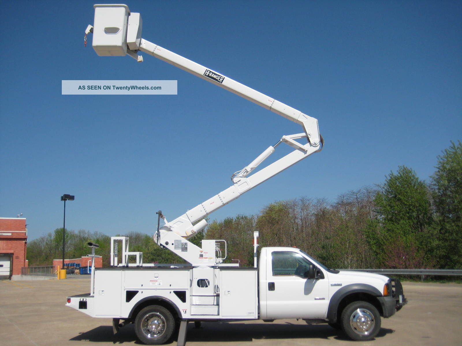 2006 Ford F - 550 4x4 Bucket / Boom Trucks photo