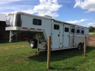 2000 Featherlite 8541 - 4 Horse Trailer With Living Quarters photo