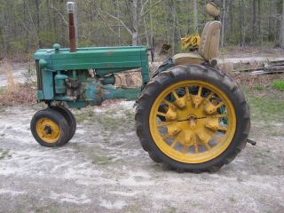 John Deere Model 40 Farm Tractor Has 3 Point Hitch photo