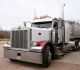 2007 Peterbilt 379 Sleeper Semi Trucks photo 2