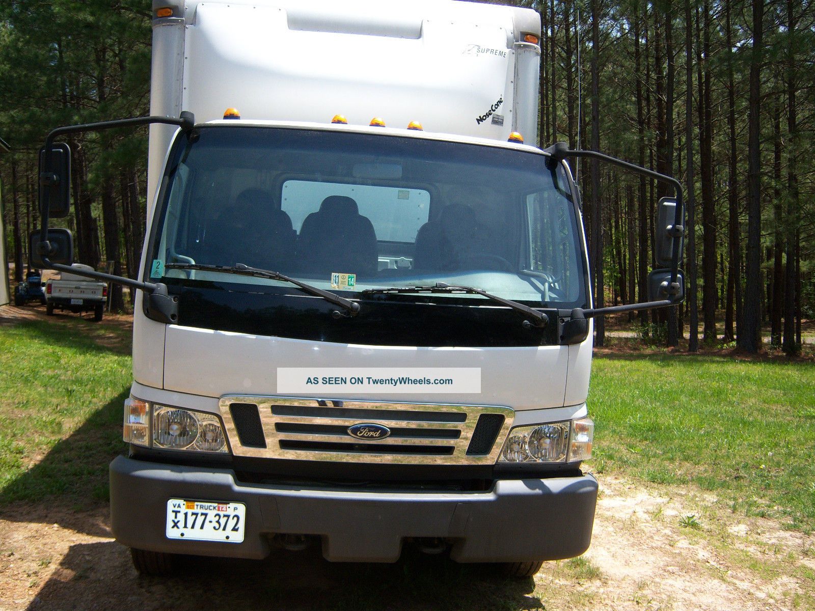 2007 Ford Lcf With A Gvwr Of 19500 Box Trucks / Cube Vans photo