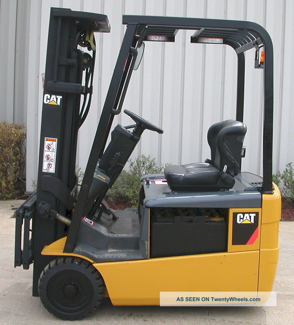 Caterpillar Model Et3000 - Ac (2008) 3000lbs Capacity 3 Wheel Electric Forklift Forklifts photo