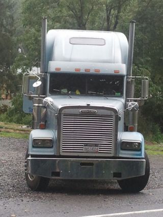 2002 Freightliner Classic Xl photo