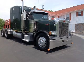 1999 Peterbilt 379 Extended Hood photo