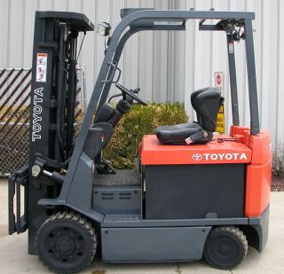 Toyota Model 7fbcu32 (2006) 6500lbs Capacity Electric Forklift photo