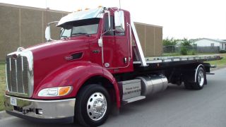 2010 Peterbilt 384 Platinum photo