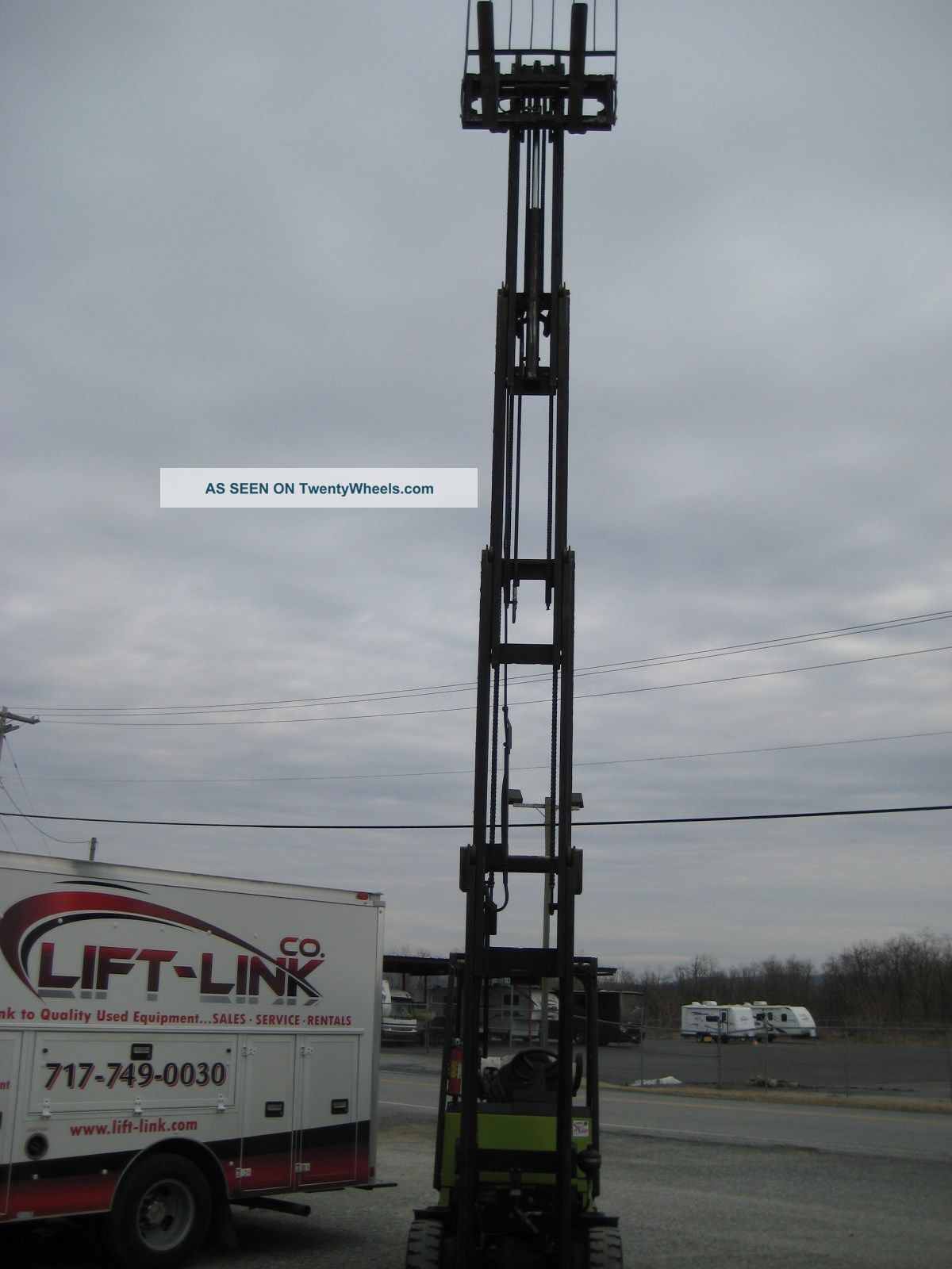 Clark Forklift 3000 Lbs. Quad Mast 26 ' Reach