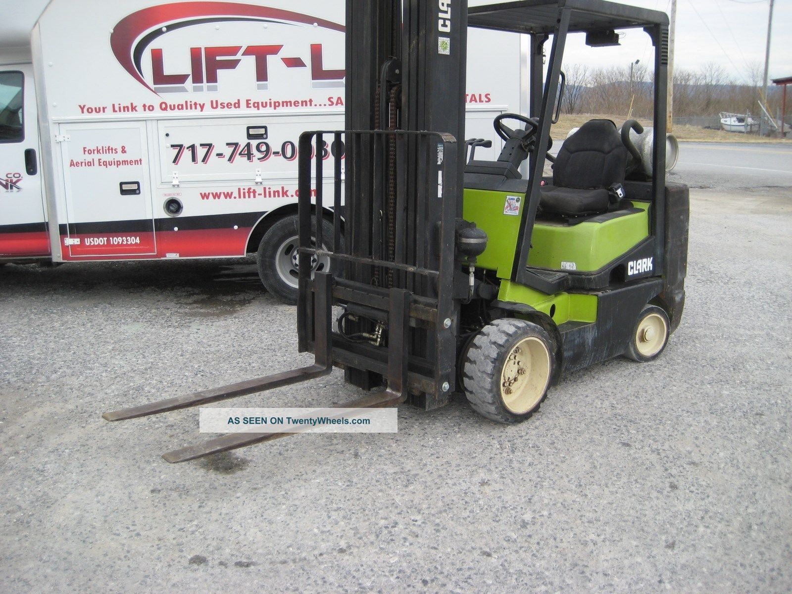 Clark Forklift 3000 Lbs.  Quad Mast 26 ' Reach Forklifts photo