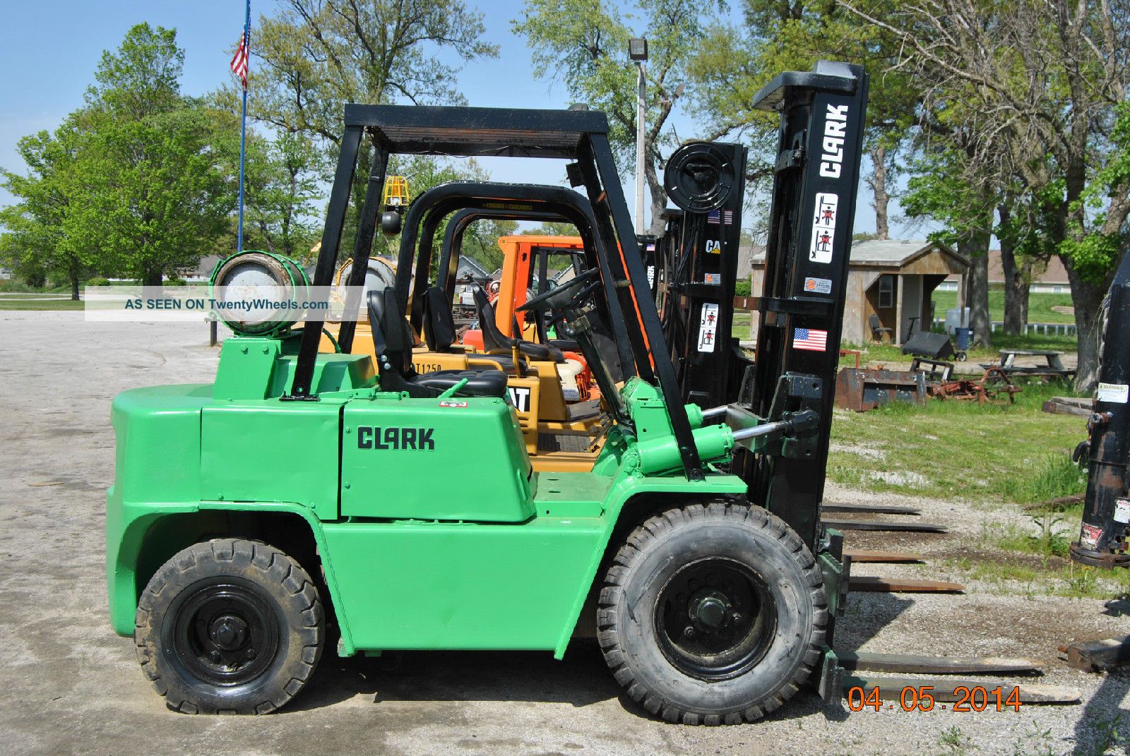 Pneumatic Clark C500ys80 Forklift 8000 Lb Lift Forklifts photo