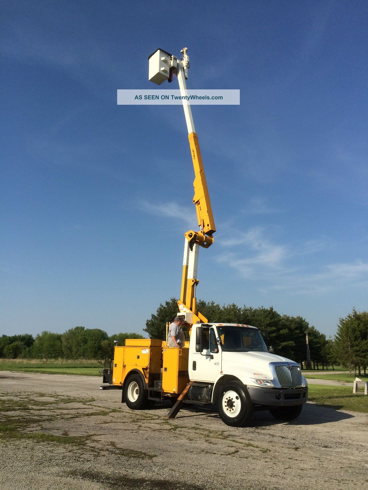 2003 International 4300 Bucket / Boom Trucks photo
