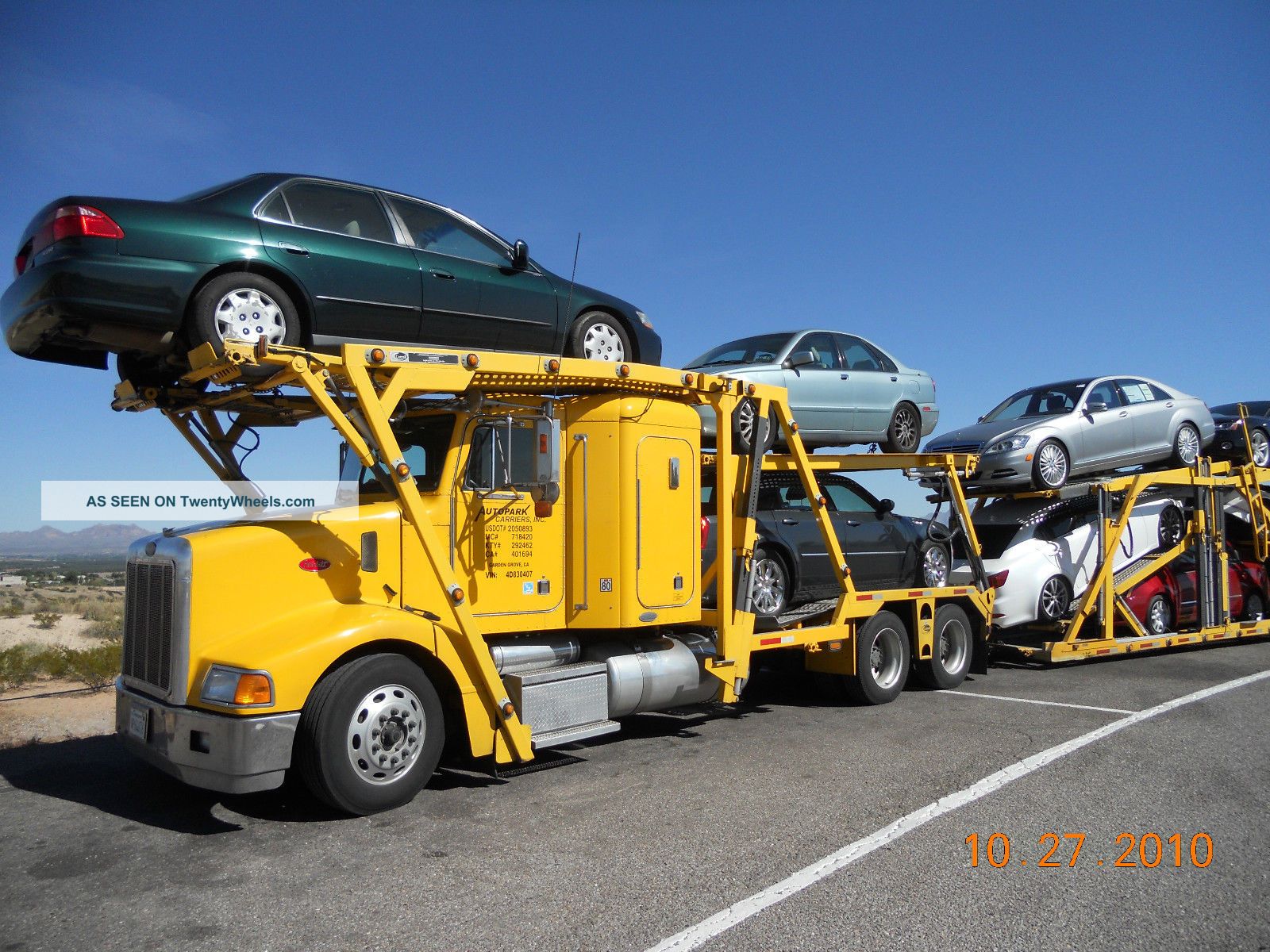 2004 Peterbilt Sleeper Semi Trucks photo