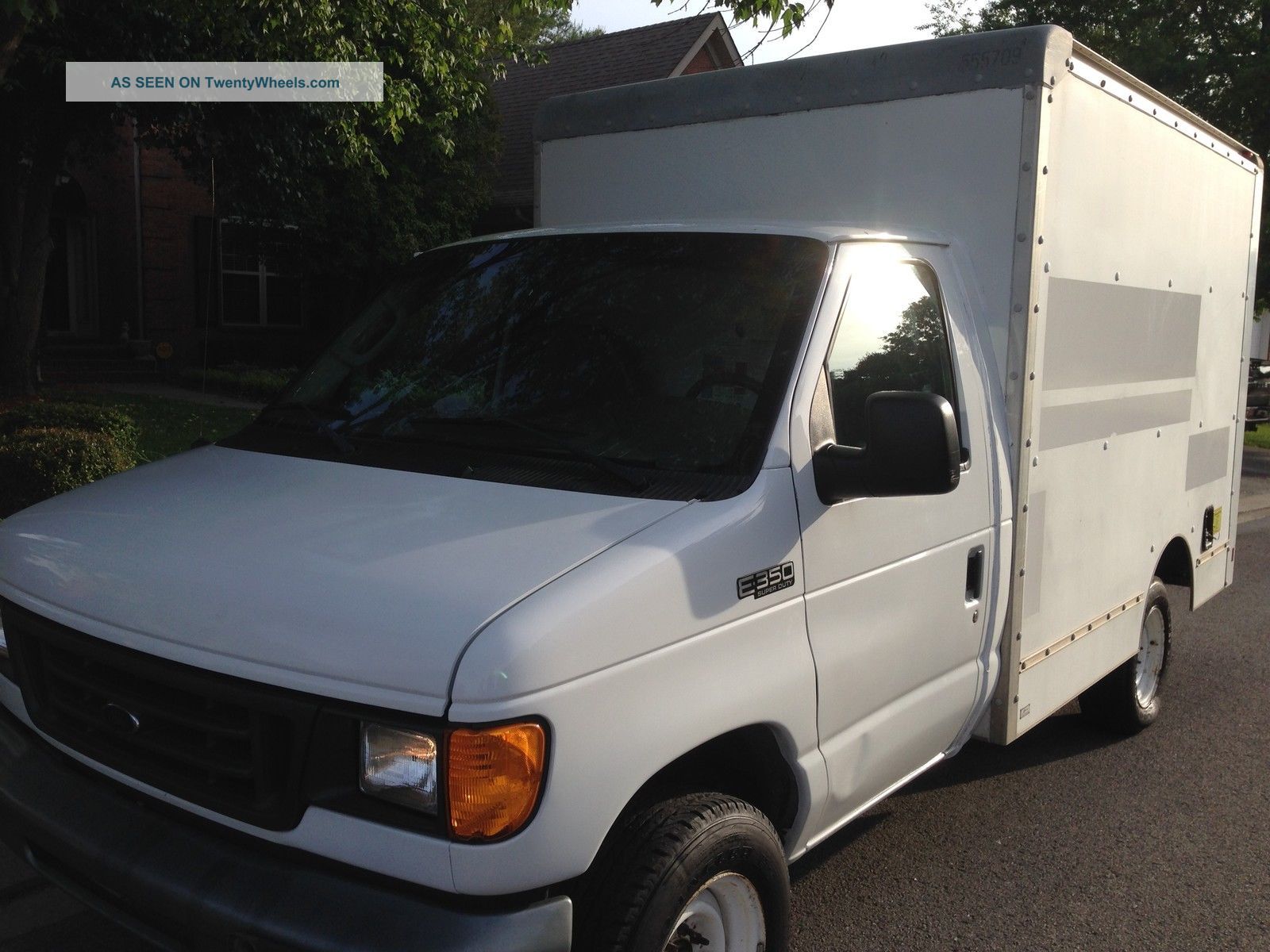 2005 Ford E - 350 Box Trucks / Cube Vans photo