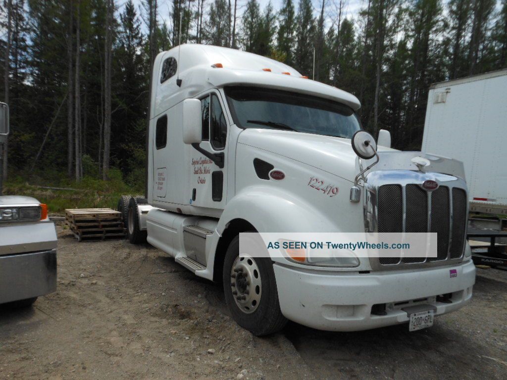 2005 Peterbilt 387 Sleeper Semi Trucks photo