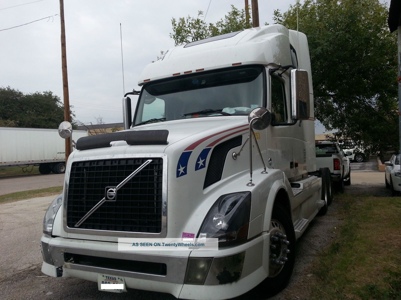 2007 Volvo 670 Sleeper Semi Trucks photo