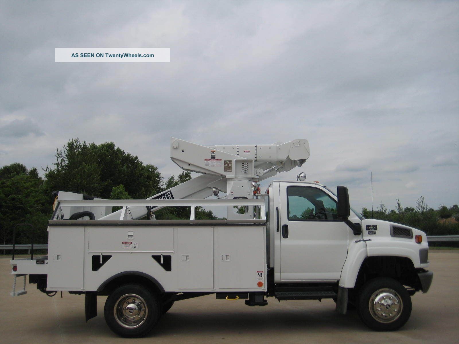 2007 Chevrolet C - 5500 4x4 Bucket / Boom Trucks photo