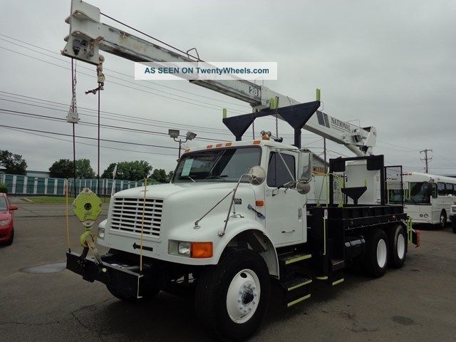 1997 International 4900 National 446a 20,  000lb Hydraulic Crane Bucket / Boom Trucks photo