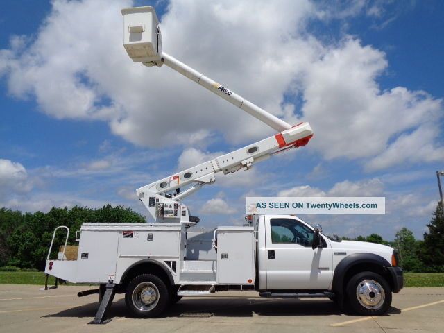 2006 Ford F550 Bucket / Boom Trucks photo