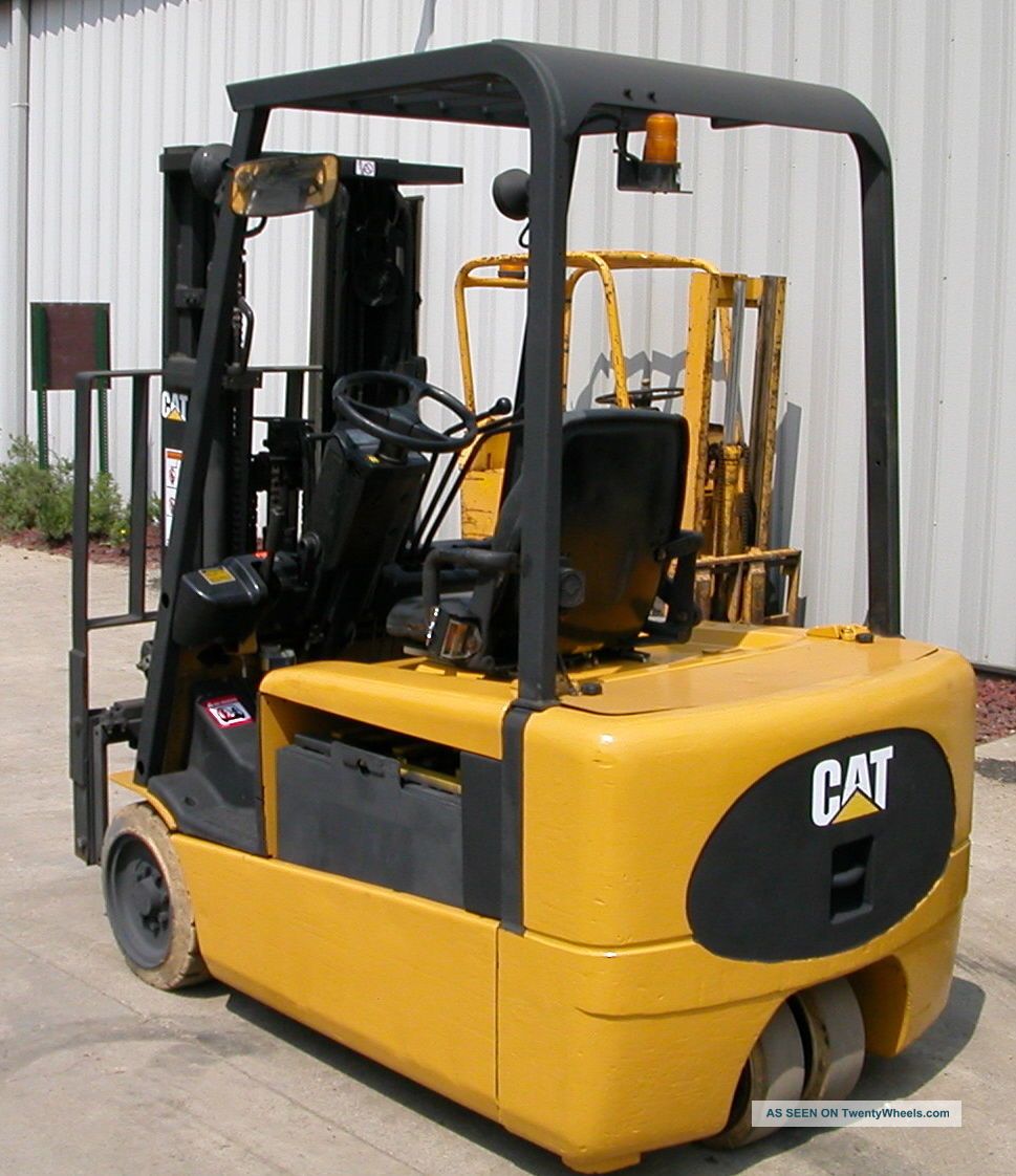 Caterpillar Model Ep20kt (2004) 4000lbs Capacity 3 Wheel Electric Forklift Forklifts photo