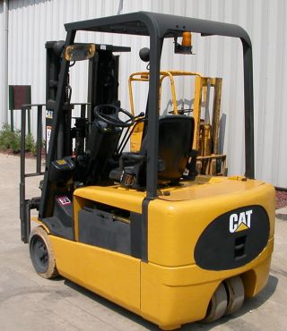 Caterpillar Model Ep20kt (2004) 4000lbs Capacity 3 Wheel Electric Forklift photo