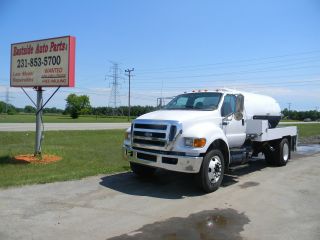 2011 Ford F750 photo