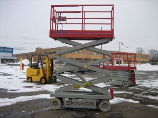 Skyjack 3220 Scissorlift 20 ' Deck Hgt,  26 ' Work Hgt,  Fully Operational,  Hd photo