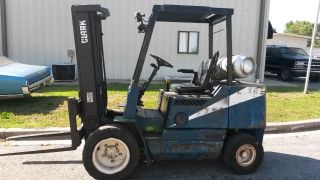 1990 Clark Forklift 3 Stage Mast Lp 6000 Lb Capacity Pneumatic Style Tires photo