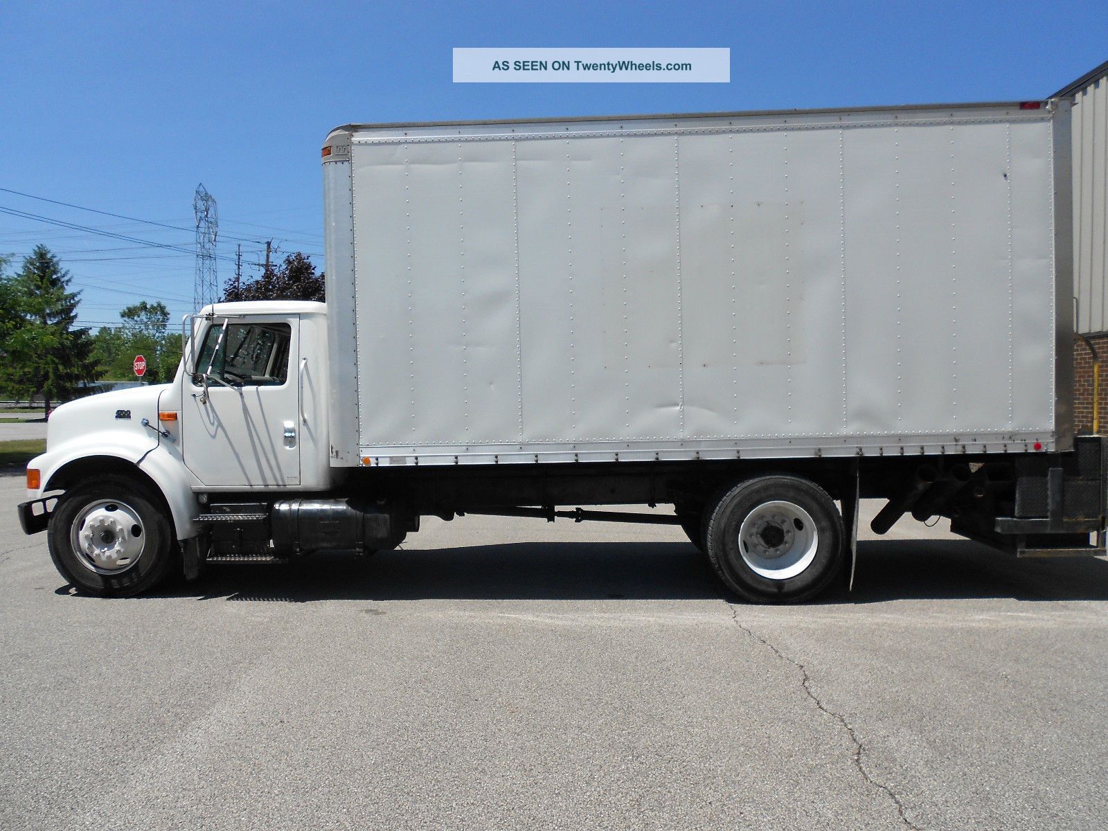 1999 International 4700 Dt466e Box Trucks / Cube Vans photo