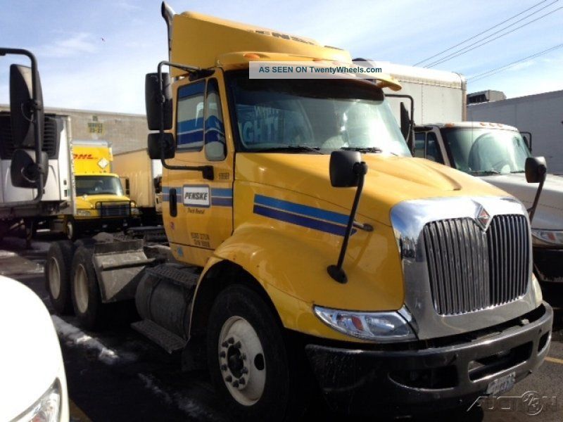 2007 International 8600 Daycab Semi Trucks photo