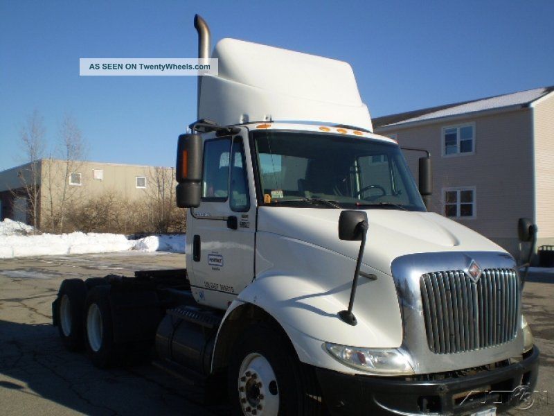 2007 International 8600 Daycab Semi Trucks photo