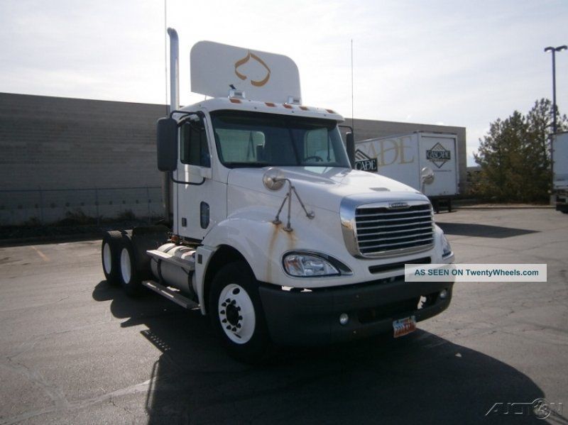 2007 Freightliner Cl12064st - Columbia 120 Daycab Semi Trucks photo