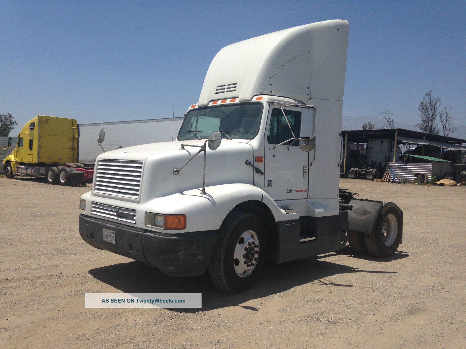 1994 International 8200 Daycab Semi Trucks photo