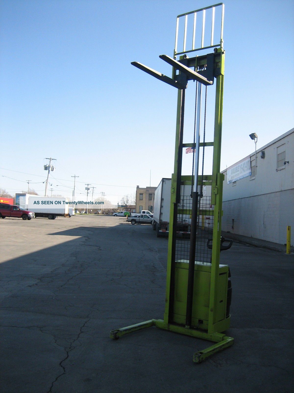 2004 Clark 2200lb Walk Behind Forklift 130 " Lift, Adjustable Width Legs