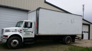 1998 International 4700 Dt466e photo