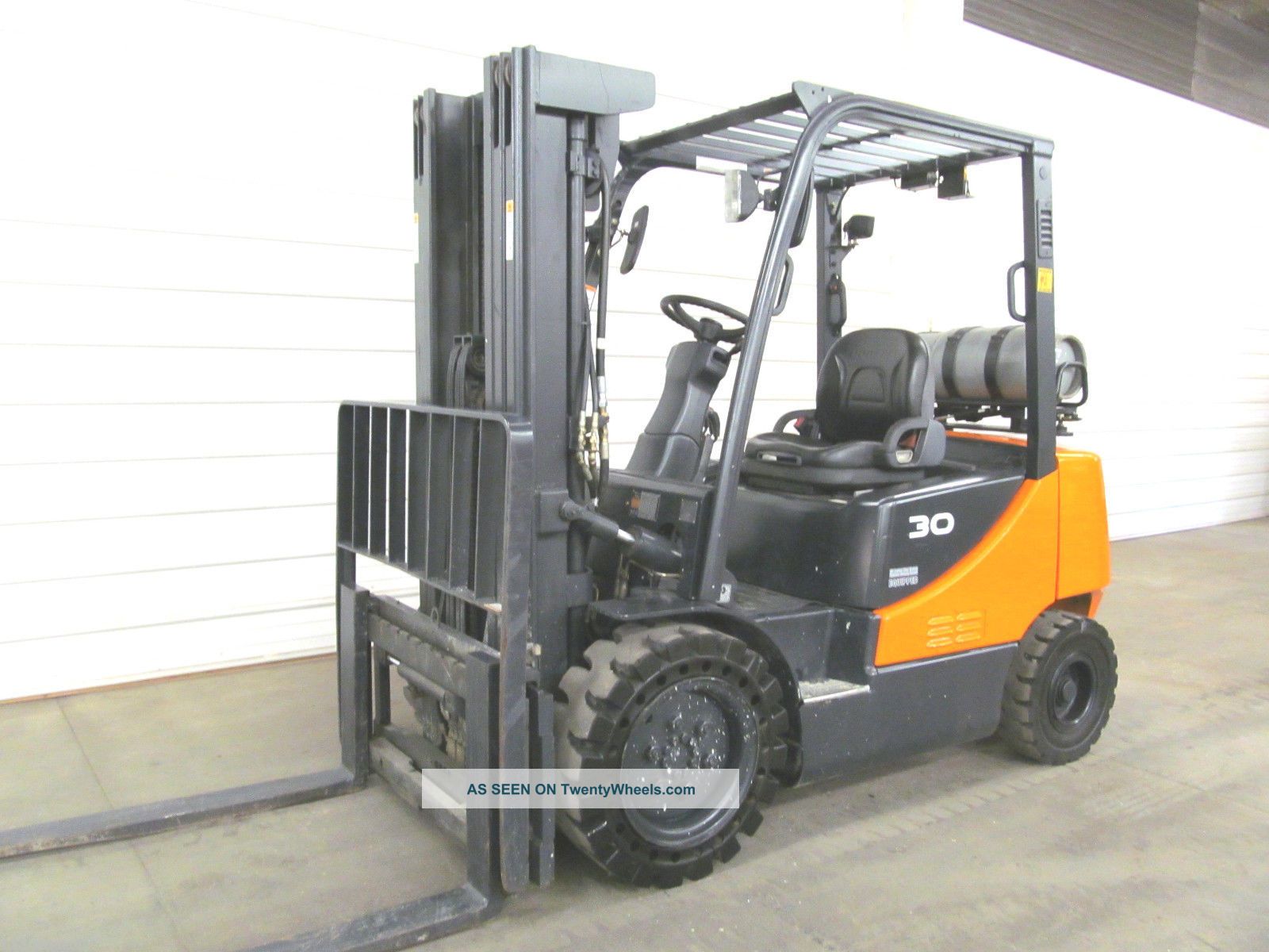 2010 Doosan G30p 6,  000 Forklift,  Pneumatic,  Triple,  Sideshift,  2,  440 Hours Forklifts photo