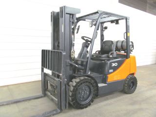 2010 Doosan G30p 6,  000 Forklift,  Pneumatic,  Triple,  Sideshift,  2,  440 Hours photo
