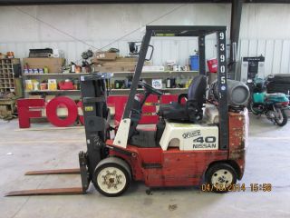 Nissan Forklift Warehouse 4000lb Propane photo