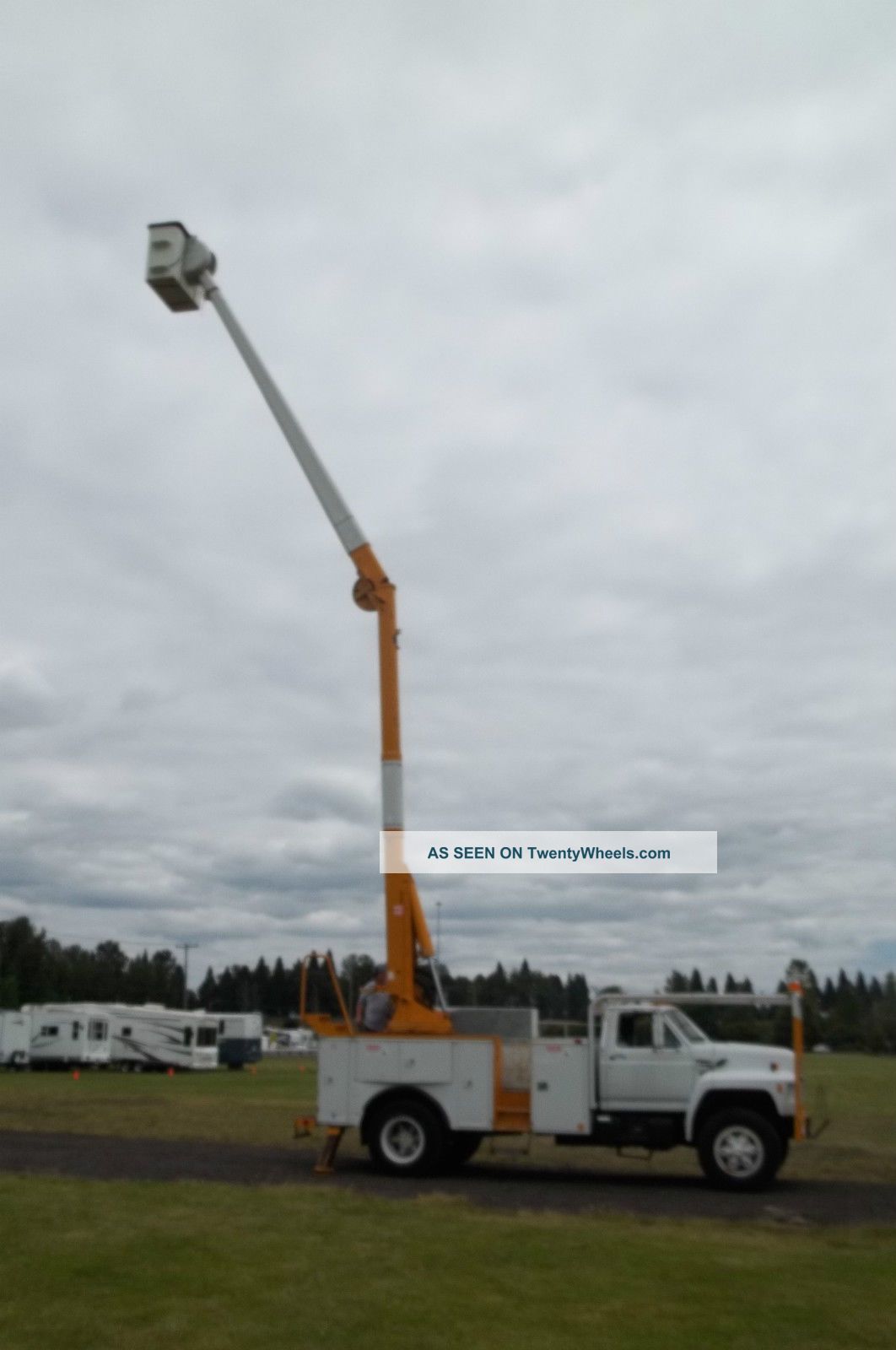 1990 Ford F800 Bucket / Boom Trucks photo