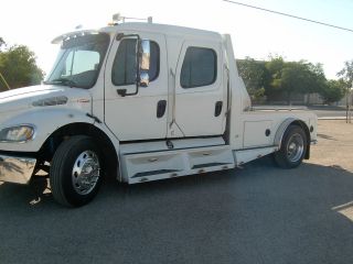 2005 Freightliner Sport Chassis,  Crew Cab photo
