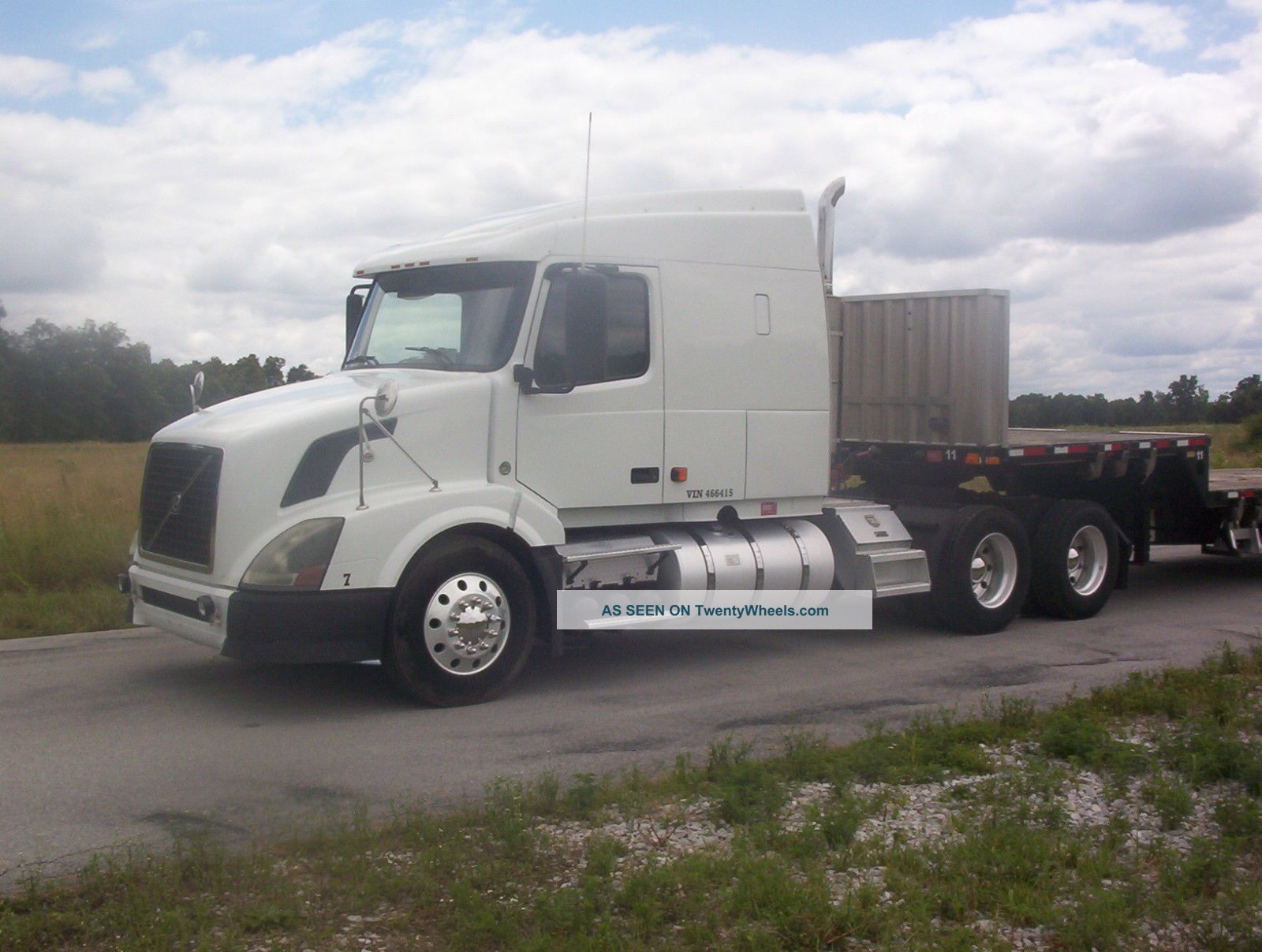 2007 Volvo 630 Sleeper Semi Trucks photo