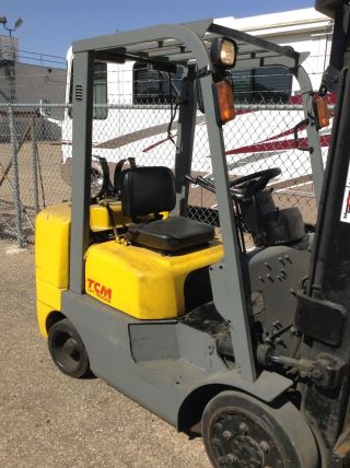 Tcm Fgc255 Forklift 5000 Lbs Propane 1 Stage Solid Tires Lpg $ 6500.  00 photo