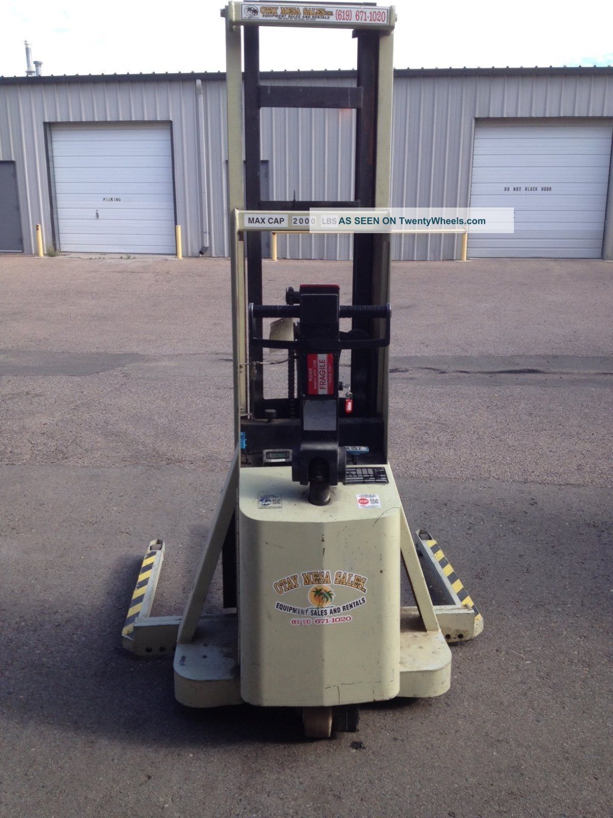 1990 Crown Electric Walkie Stacker Model Mt20 Forklifts photo