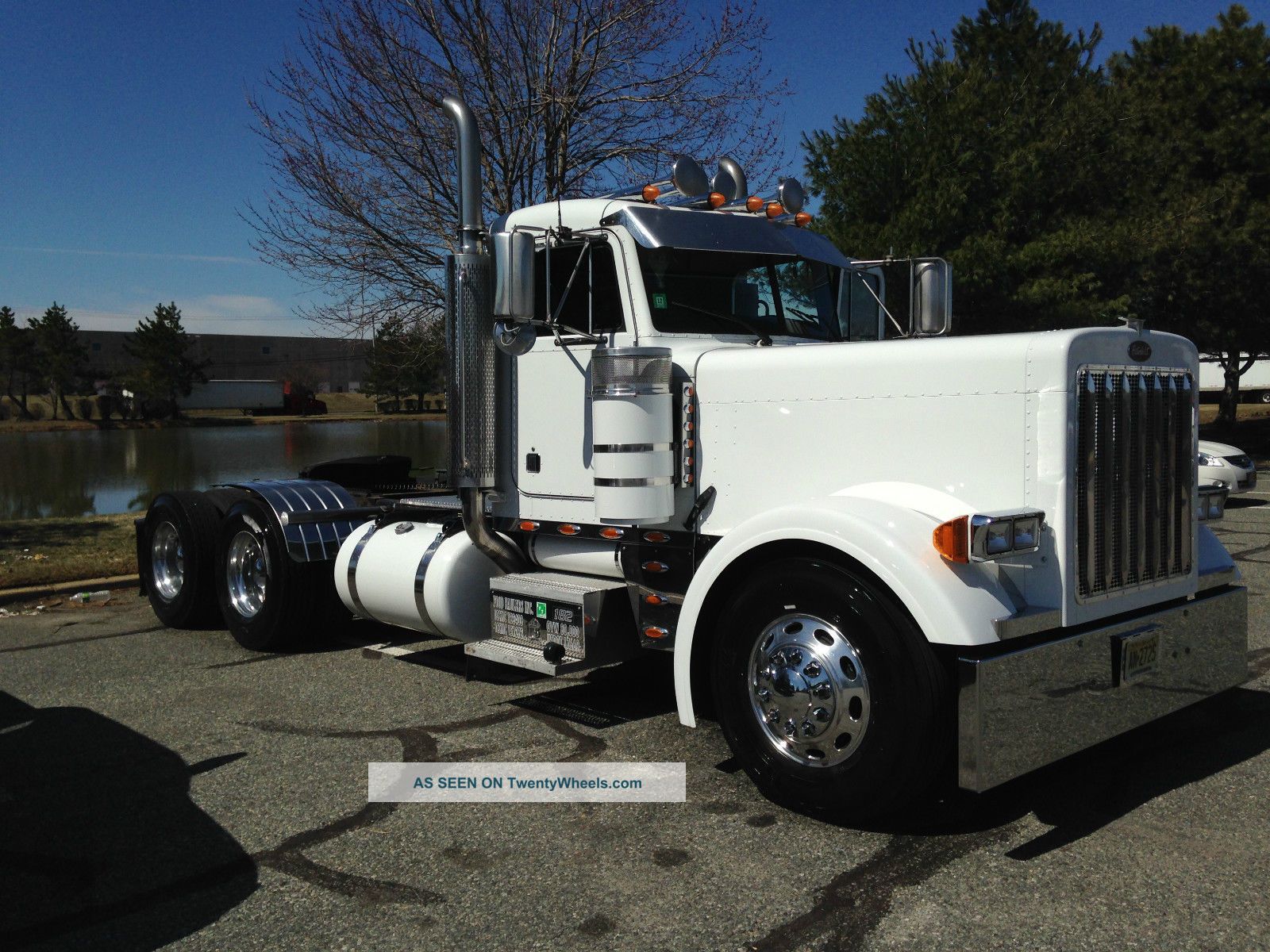 2004 Peterbilt 379 Exhd Daycab Semi Trucks photo