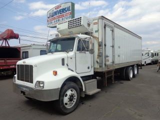 2003 Peterbilt 330 Thermo King 30 ' Reefer Freezer Box Truck photo