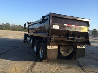 2002 Peterbilt 379 photo