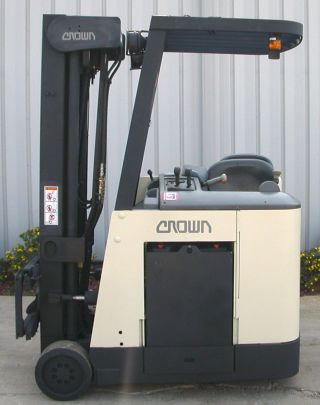 Crown Model Rc3020 - 40 (2005) 4000lbs Capacity Docker Electric Forklift photo